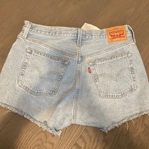 Levi’s Womens Frayed Denim Jean Shorts. Size 29. Great condition! Light blue.